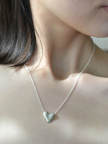 Wavy Heart Necklace - nuavo - Modalova