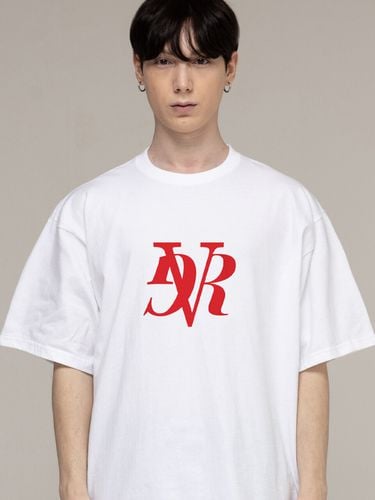 Big Red Lettering Logo T-Shirt [White] - GRAVER - Modalova