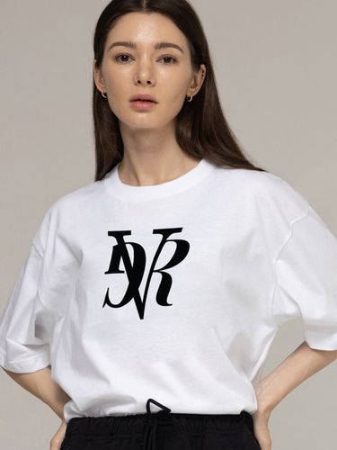 Big Black Lettering Logo T-Shirt [White] - GRAVER - Modalova