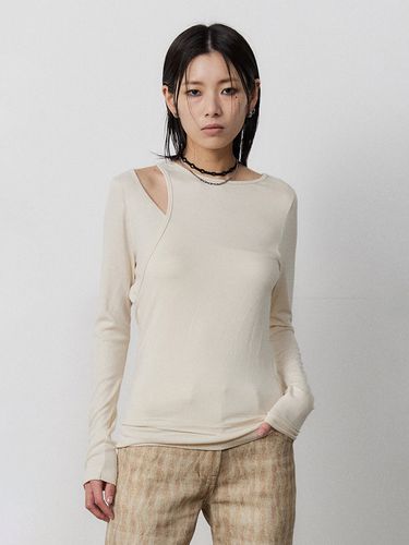 Woman) Scarlett Cutout Long-Sleeve Tee _ IVR - MMIC - Modalova