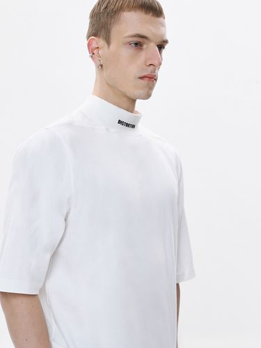 Mock Neck Lettering T-Shirt_Off White - DGNAK12 - Modalova