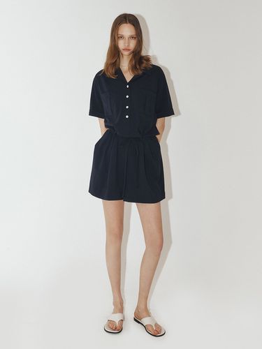 Two Pocket Open Collar Jumpsuit_Navy - ARTID - Modalova