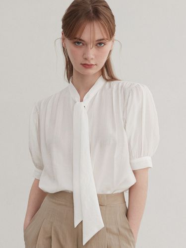 Short Sleeve Tie Blouse - EIGHT DAYS A WEEK - Modalova