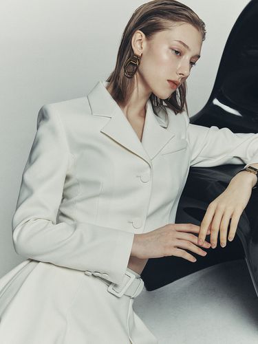 ARIANA Notched Collar Tailored Cropped Jacket - BAU by Bride And You - Modalova