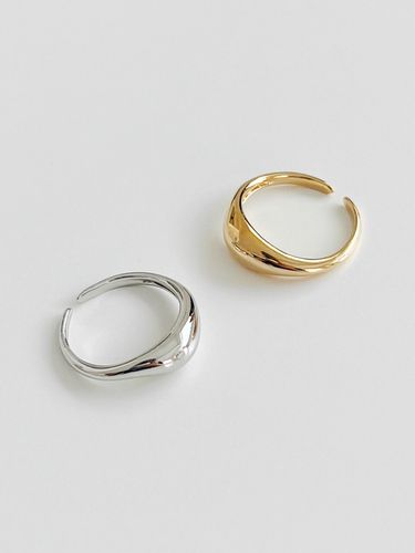 Camel Curve Ring (2 Colors) - FANTASTIC PLANET - Modalova