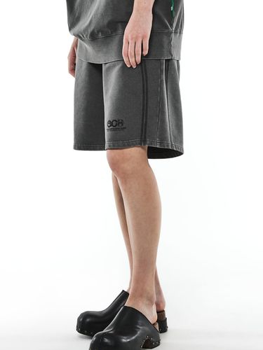 Curved Stitch Shorts _ Charcoal - MMIC - Modalova