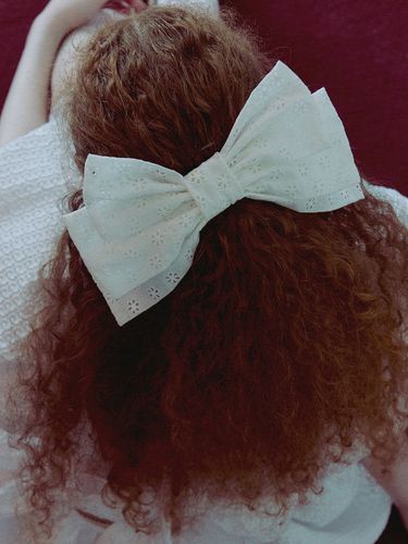 Flower Triple Eyelet Ribbon Hair Pin_White - Elizabeth Moments - Modalova