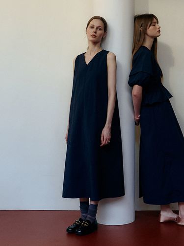 Sleeveless V-neck Long Dress _ Navy - Et demain - Modalova