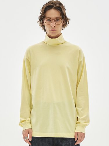 Silket Turtle Neck Loose Fit T-Shirt - MMIC - Modalova