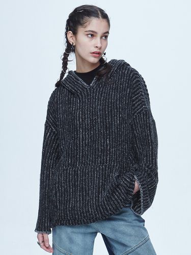 Braids Knit Hoodie _Charcoal - SSERPE - Modalova