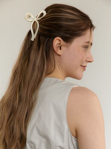 Big Ribbon Hair Clip - ROAJU - Modalova