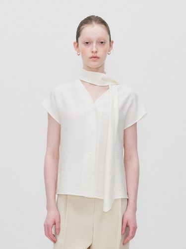 Tie Neck Detail Blouse - RE RHEE - Modalova