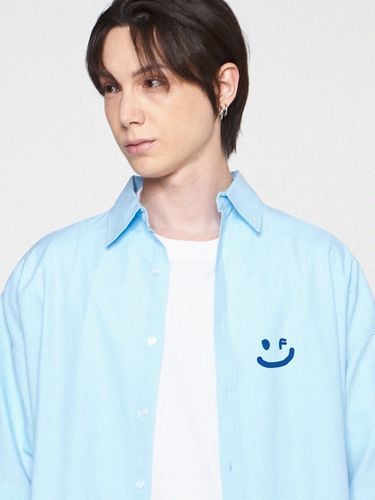 Smile Oversized Fit Short-Sleeved Shirt [Sky Blue] - GRAVER - Modalova