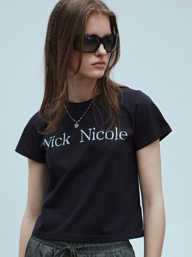 Nicole Shadow Logo Tee_Black - NICK&NICOLE - Modalova