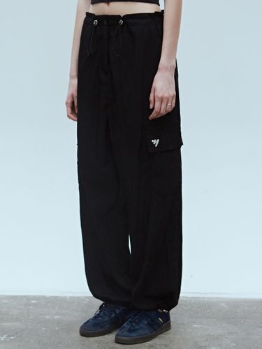 Nicole Wide String Cargo Pants_Black - NICK&NICOLE - Modalova