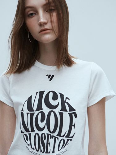 Nicole Symbol Logo Cropped Top_White - NICK&NICOLE - Modalova