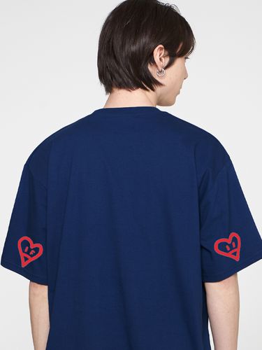 Elbow Heart Smile Drawing T-Shirt _ - GRAVER - Modalova