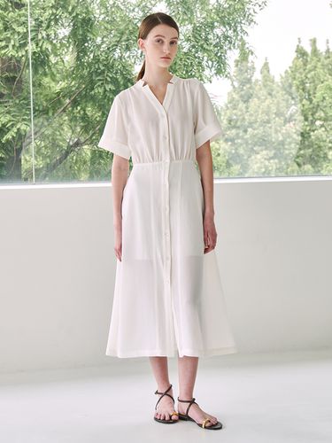 Stand Collar Shirring Dress_White - Nouve - Modalova