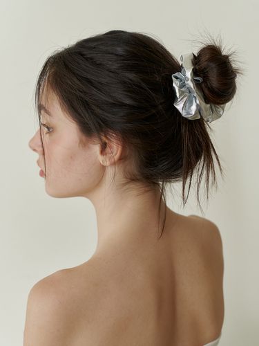 Glossy Metal Scrunchie_Silver - KINDABABY - Modalova