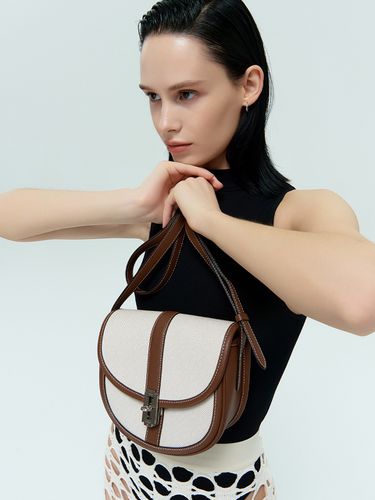 Festone Saddle Crossbody Bag - vunque - Modalova