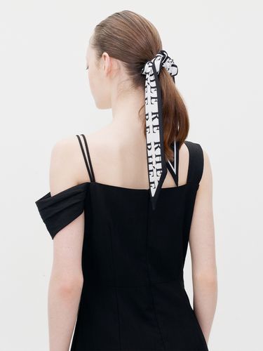 Rerhee Silk Scrunchie_Black - RE RHEE - Modalova