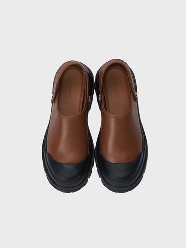 Supine Clog_Brown - lilyshoe - Modalova