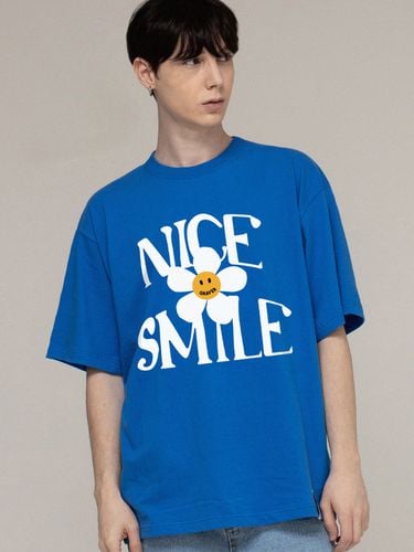 Nice Smile Logo Flower T-Shirt [Cobalt Blue] - GRAVER - Modalova