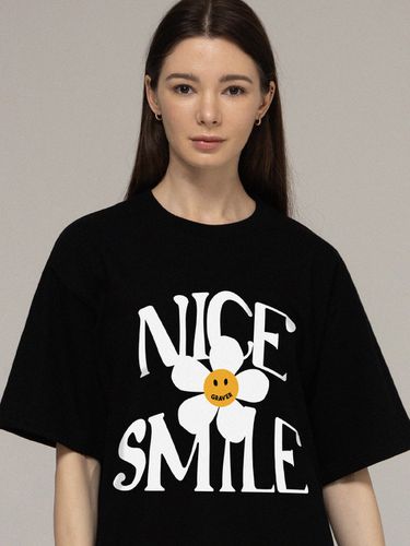 Nice Smile Logo Flower T-Shirt [6colors] - GRAVER - Modalova