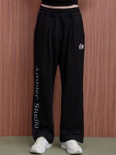 Trophy Straight Pants [Black] - AMBLER - Modalova