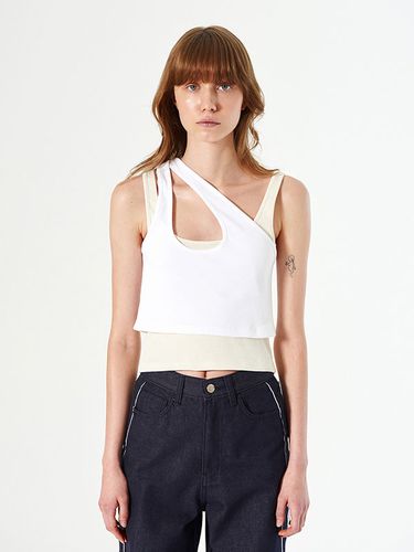 Double Layered Sleeveless Top _ - DIAGONAL - Modalova