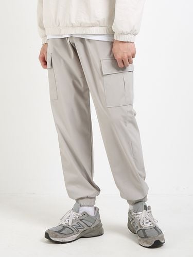 Minimal Cargo Nylon Jogger Pants _ - PEPPERSEASONING - Modalova