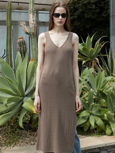 Linen Slit V-neck Knit Dress_Brown - ouie - Modalova