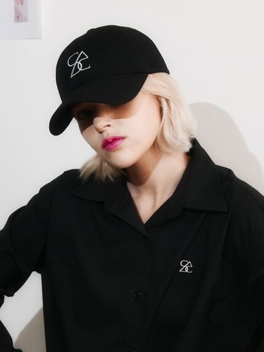 Sac Signature Logo Ball Cap_Black - SALTANDCHOCOLATE - Modalova