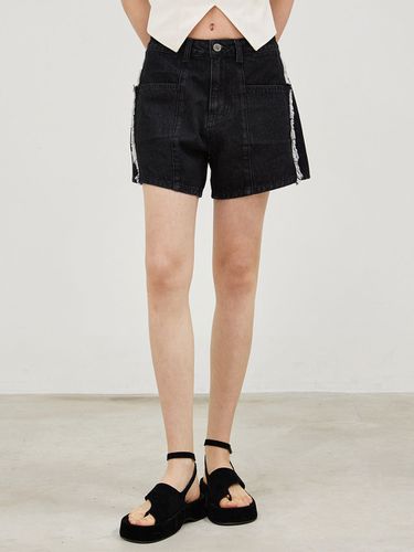 Fringe Trim Denim Shorts_Black - CITYBREEZE - Modalova