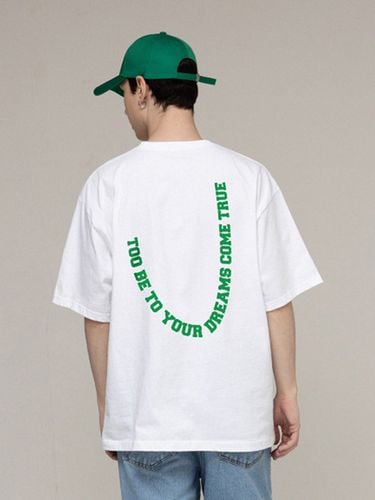 ODNR-UNISEX] TOO BE U Back Logo T-shirt_White - GRAVER - Modalova