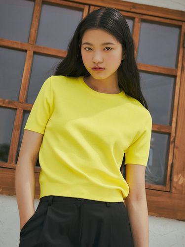 KN4219 Slim Round Neck Knit Top _Bright Yellow - vanone atelier - Modalova