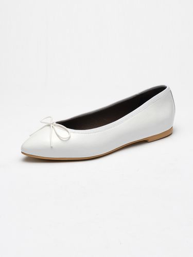 Mimi Flats_White (Soft Patent) - SEONG YUN JOO - Modalova