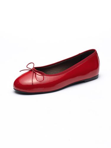 Lala Flats_Red (Soft Patent) - SEONG YUN JOO - Modalova