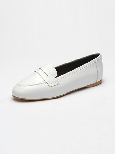 Dani Flats_White (Soft Patent) - SEONG YUN JOO - Modalova