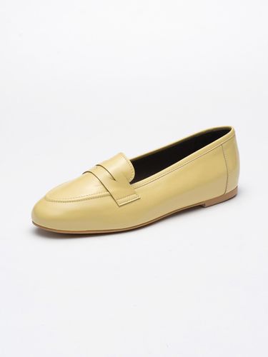 Dani Flats_Light Yellow (Soft Patent) - SEONG YUN JOO - Modalova