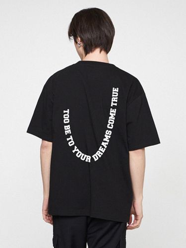 ODNR-UNISEX] TOO BE U Back Logo T-shirt (5 Color) - GRAVER - Modalova