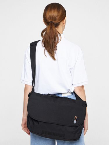 Cropped Dog Embroidery Cross Messenger Bag_Black - GRAVER - Modalova