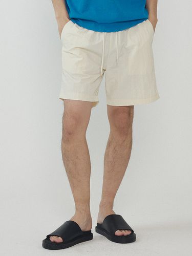 Standard Nylon Shorts - Analogmood - Modalova