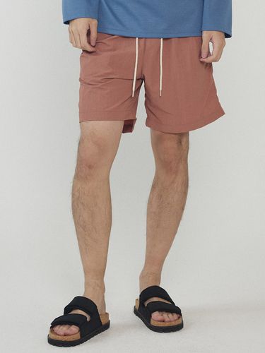 Standard Nylon Shorts - Indie Pink - Analogmood - Modalova