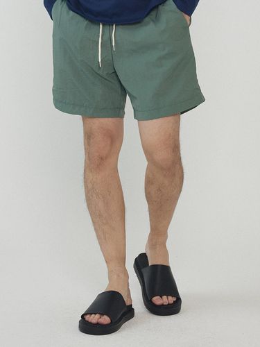 Standard Nylon Shorts - Khaki - Analogmood - Modalova