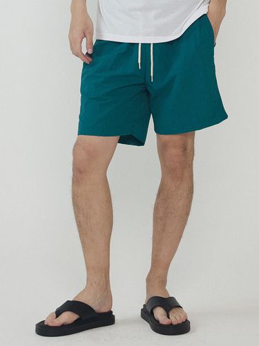 Standard Nylon Shorts - Green - Analogmood - Modalova