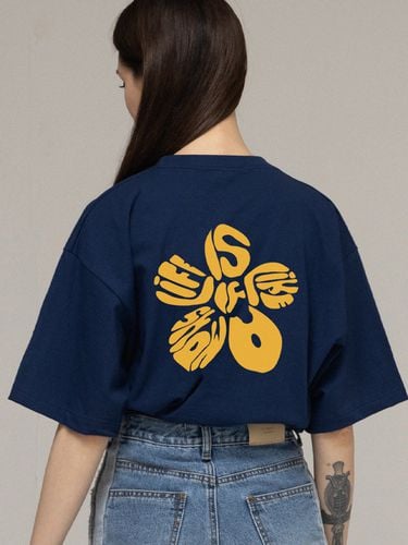 UNISEX]Back Flower Logo Life Drawing T-shirt_Navy - GRAVER - Modalova