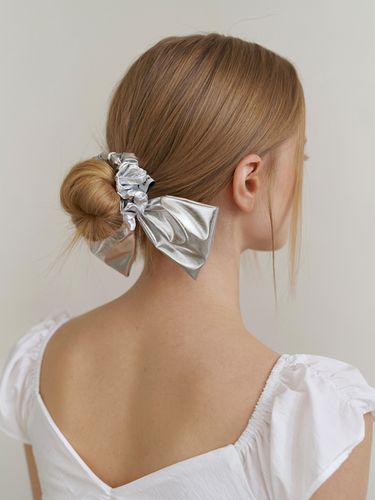 Glossy Metal Ribbon Scrunchie_Silver - KINDABABY - Modalova