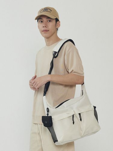 Two Pocket Messenger Bag - Analogmood - Modalova