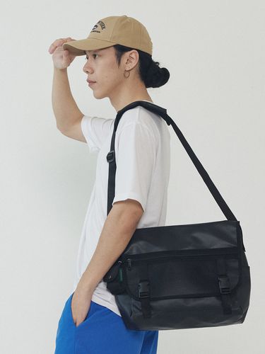 Apparel Basic Mesh Messenger Bag - Analogmood - Modalova